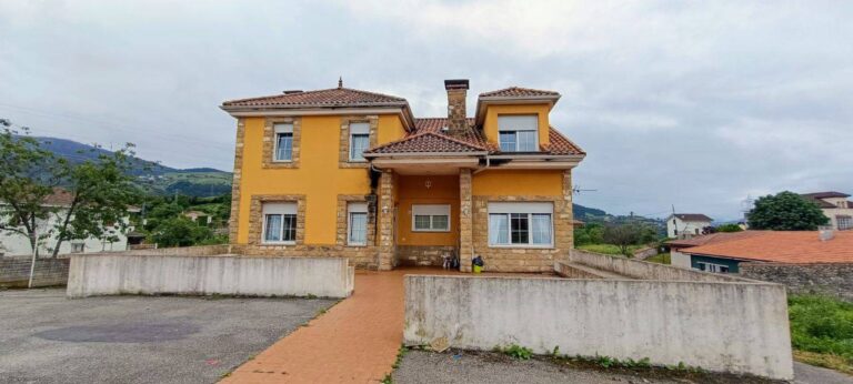 Продаётся шале в Grullos Cándamo