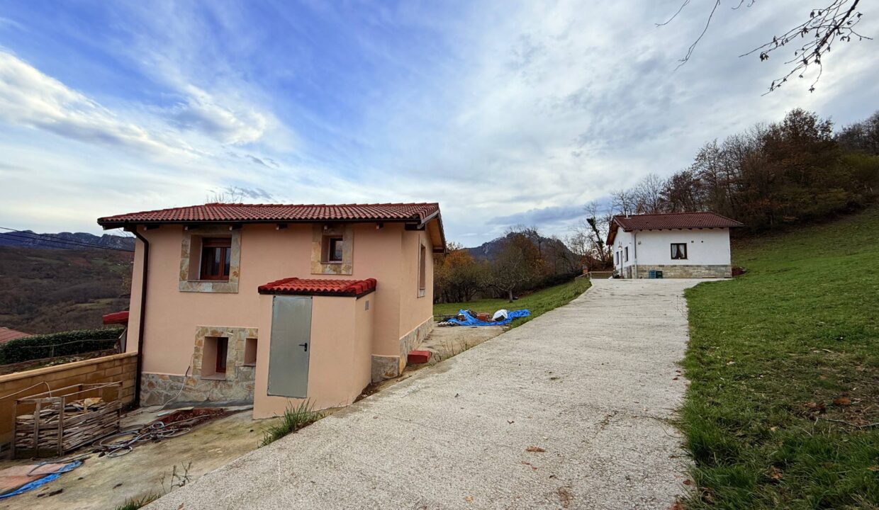 photo_5332637962178596700_w