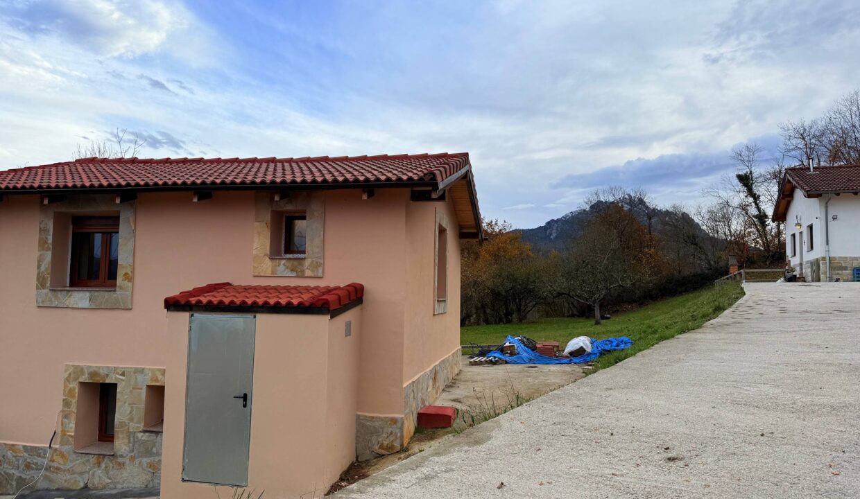 photo_5332637962178596701_w