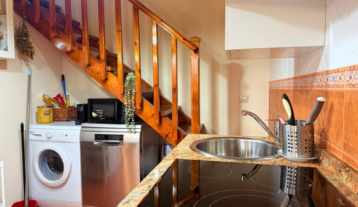 photo_5332637962178596707_w