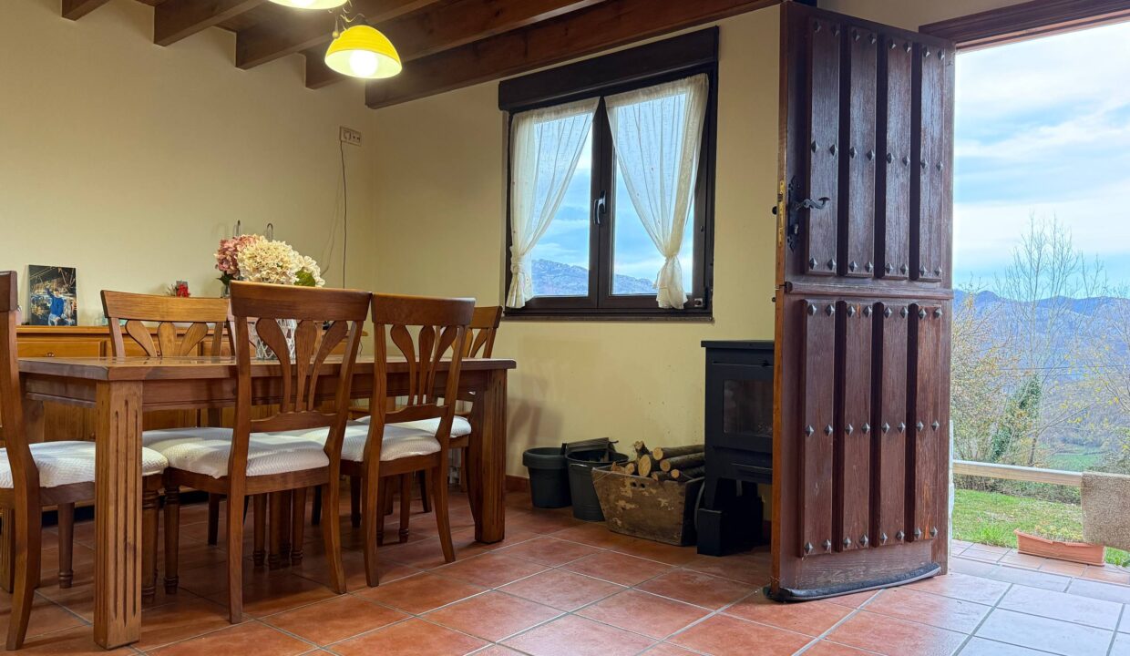 photo_5332637962178596711_w