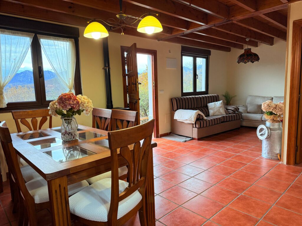 VILLA WITH SPECTACULAR VIEWS IN LAVIANA. (photo 1 of 12)