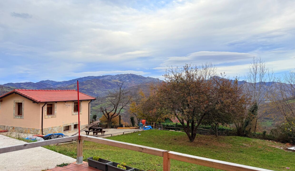 photo_5332637962178596719_w