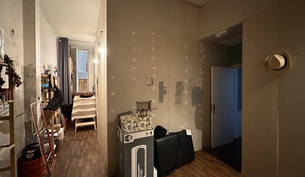 57F55D1B-03B0-4A82-8165-24B046275C12