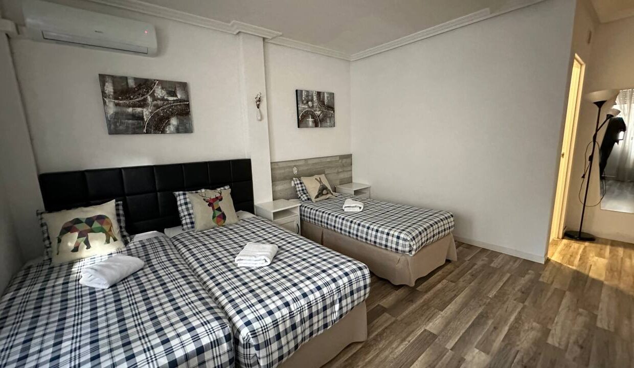 91A4E002-B303-4276-B585-A4D83BFFA011