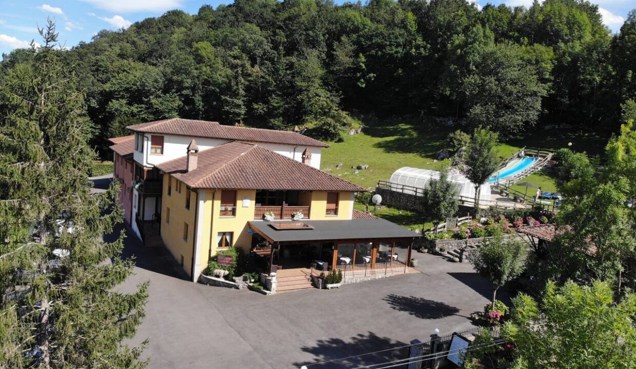 photo_5267516057420167112_y