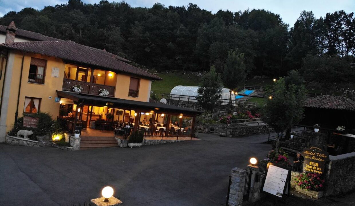 photo_5267516057420167129_y