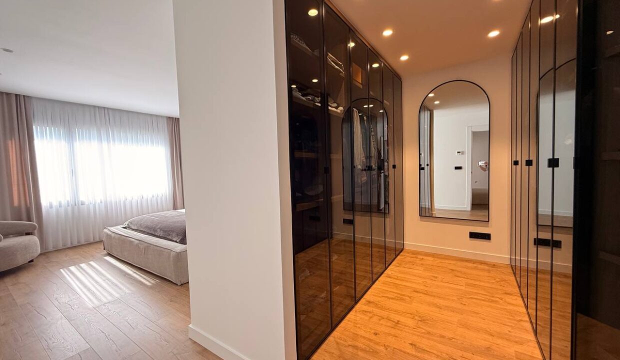 photo_5267192985688937457_y (1)