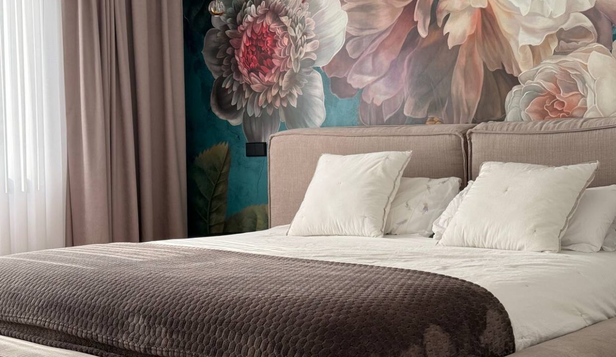 photo_5267192985688937458_y (2)