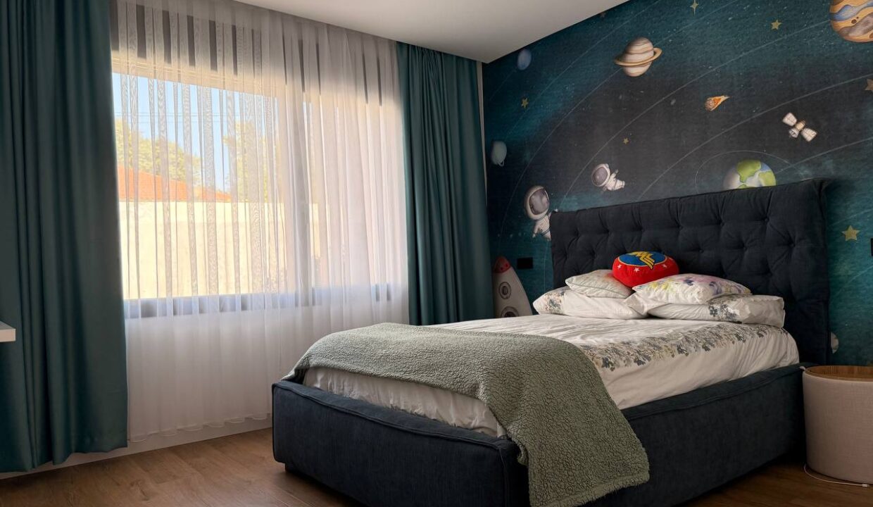 photo_5267192985688937460_y (2)