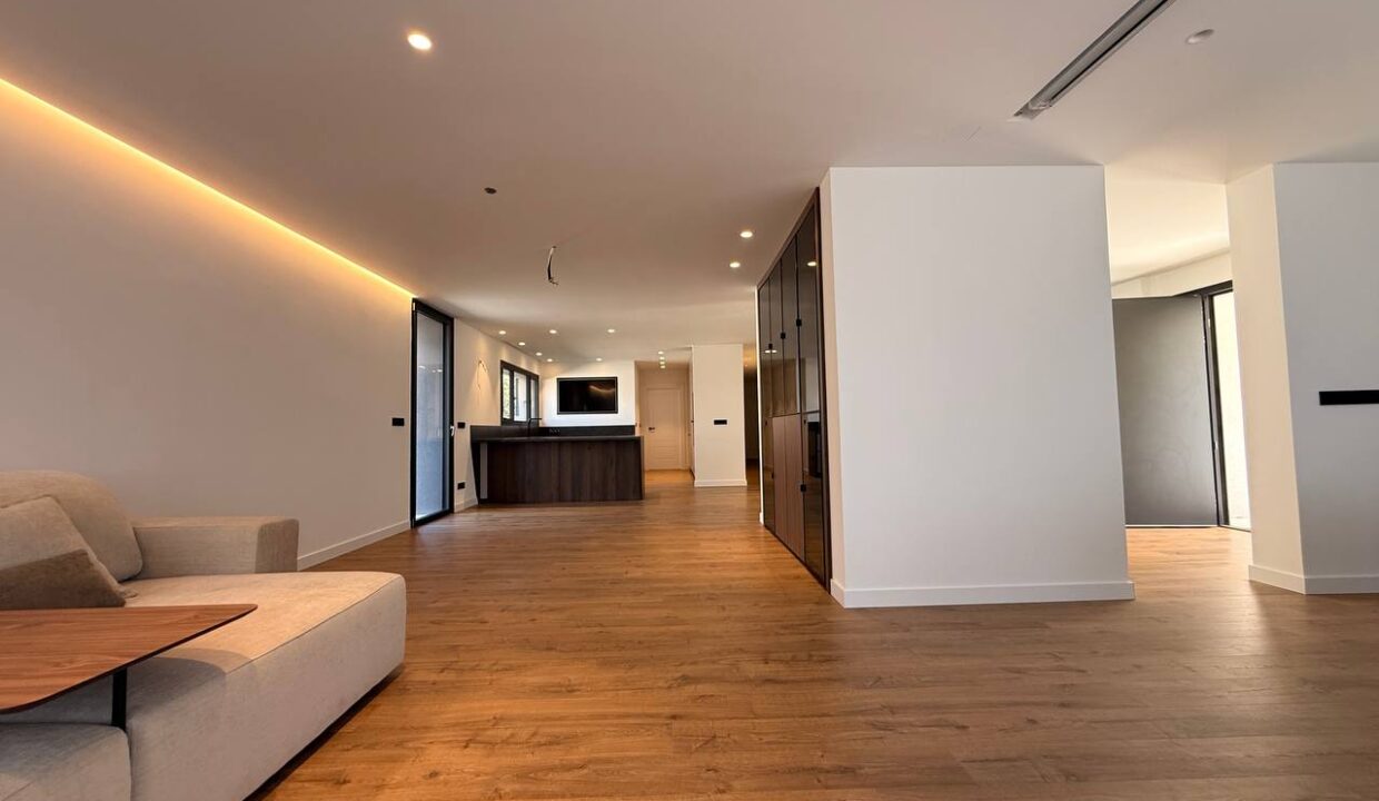 photo_5267192985688937468_y (1)