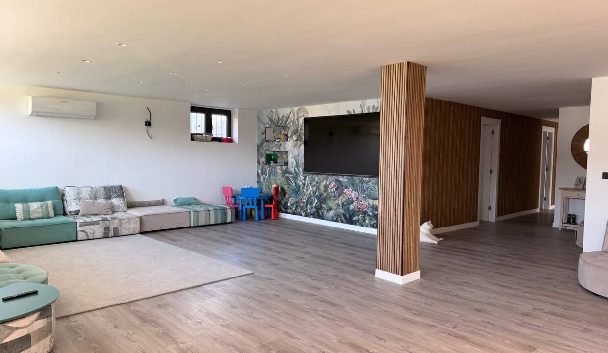 photo_5267192985688937475_y (1)