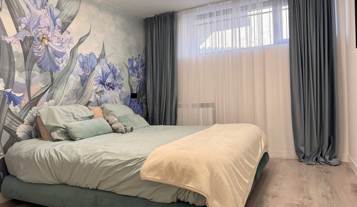 photo_5267192985688937476_y (1)