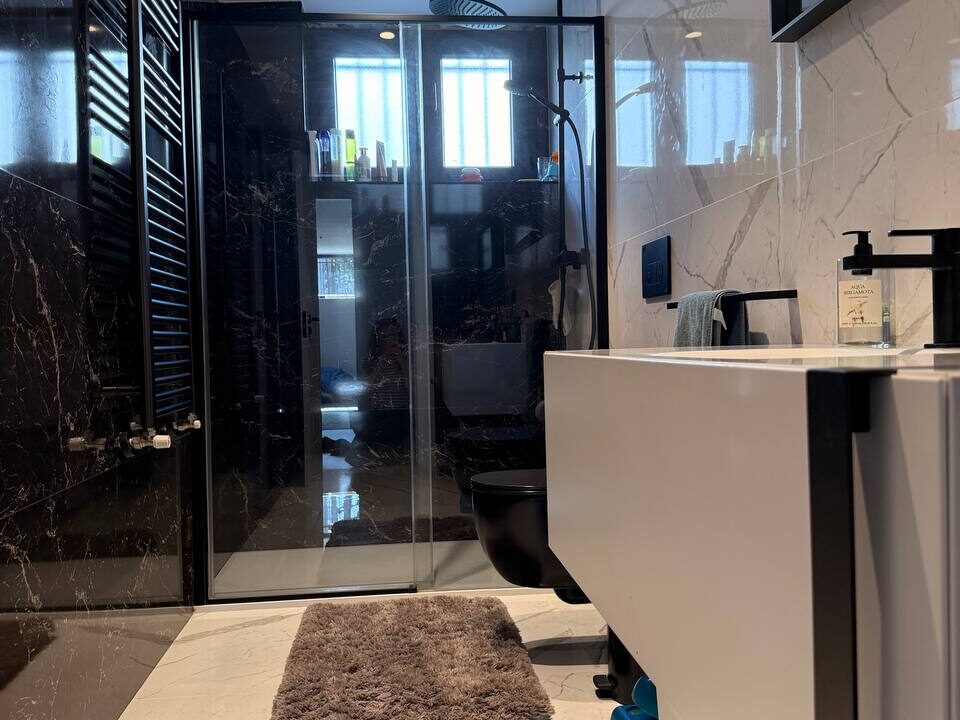 photo_5267192985688937477_y (1)