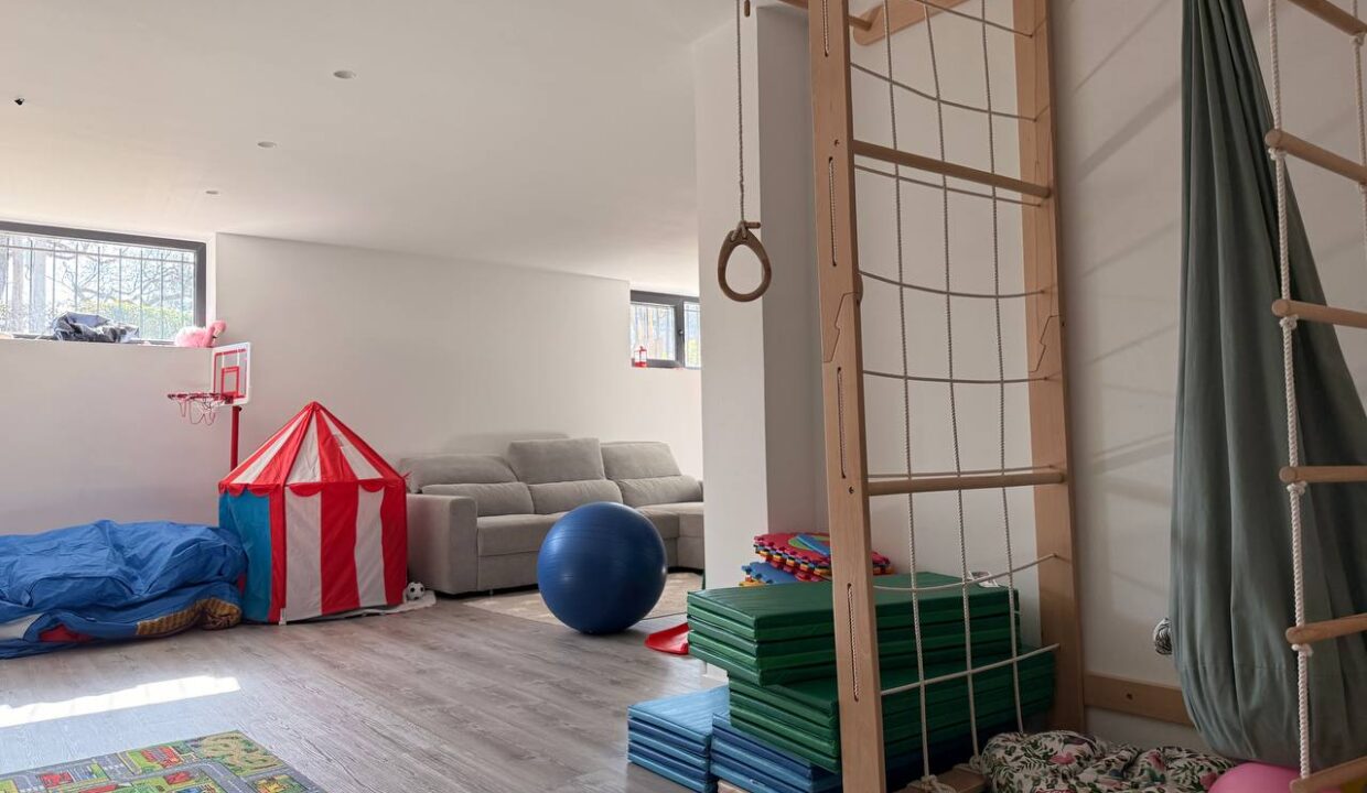 photo_5267192985688937479_y (1)