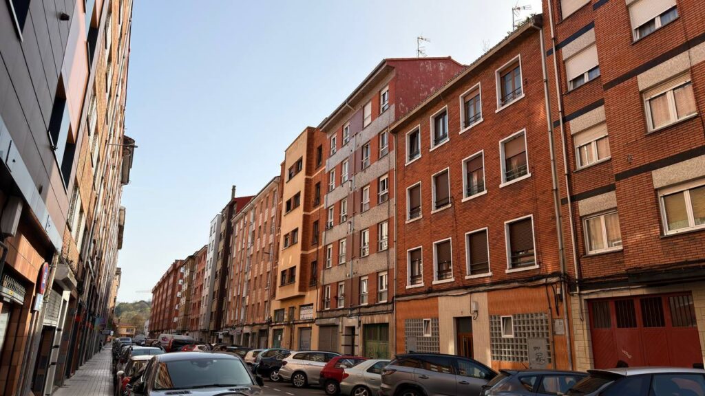 Apartment for sale in El Llano, Gijón (photo 1 of 37)