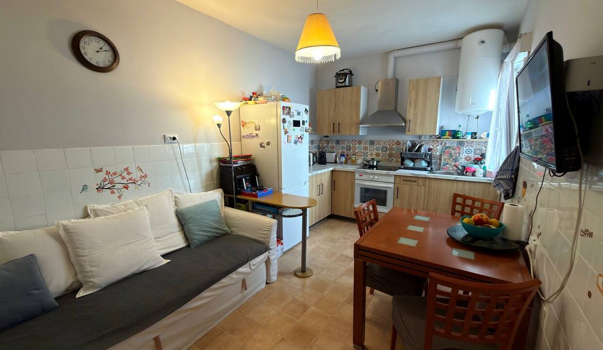 photo_5278743540022318201_y