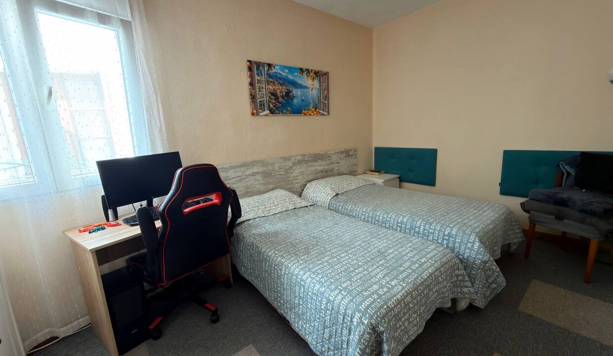 photo_5278743540022318211_y