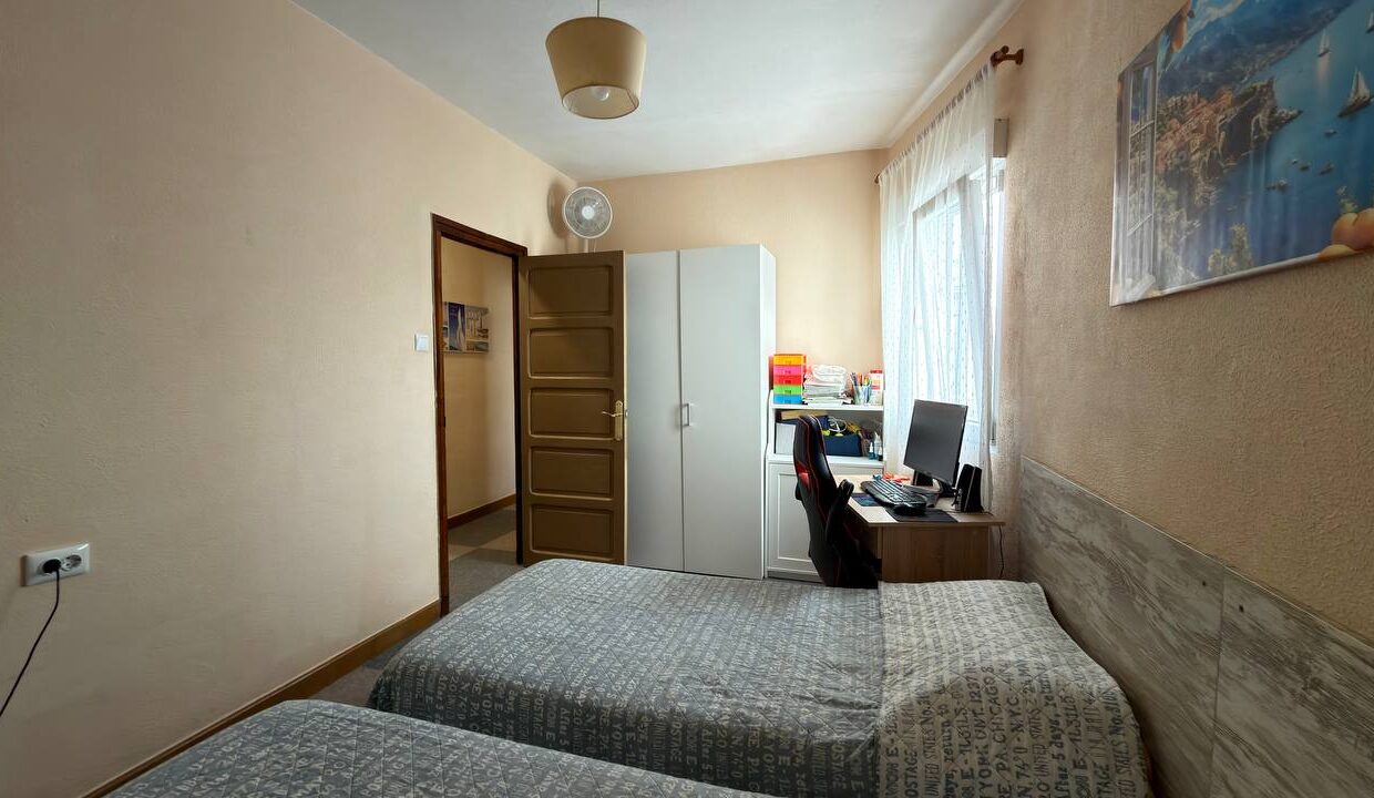 photo_5278743540022318212_y