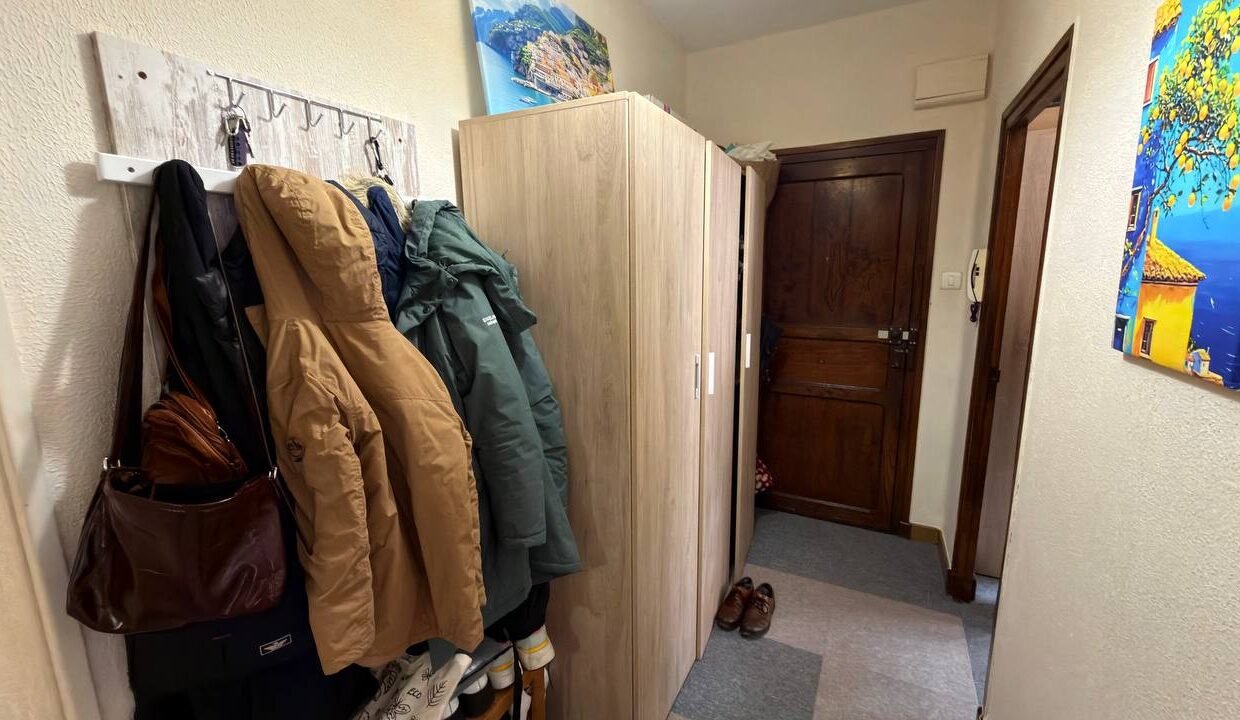 photo_5278743540022318216_y