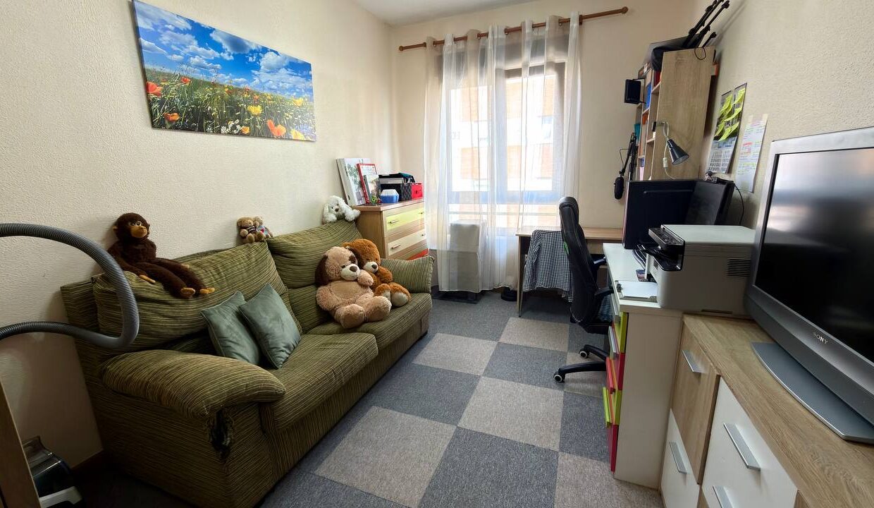 photo_5278743540022318217_y