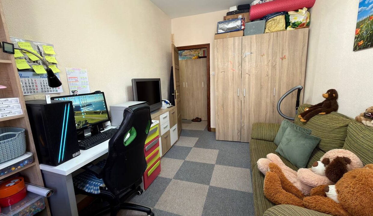 photo_5278743540022318218_y