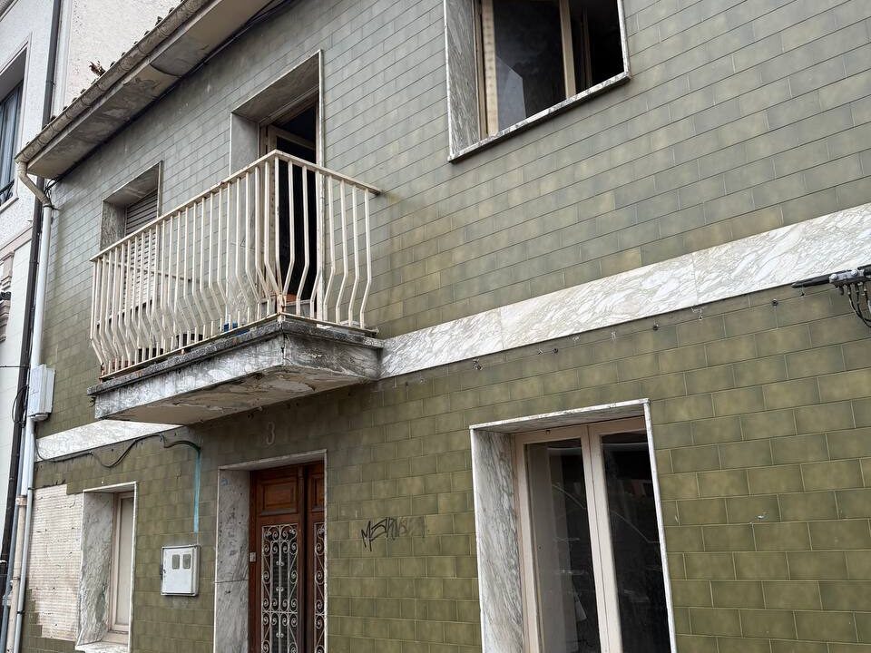 photo_5474575636191375636_y