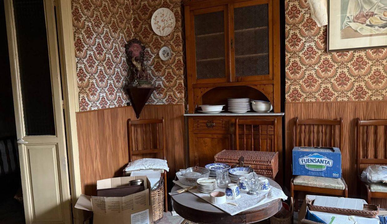 photo_5474575636191375641_y