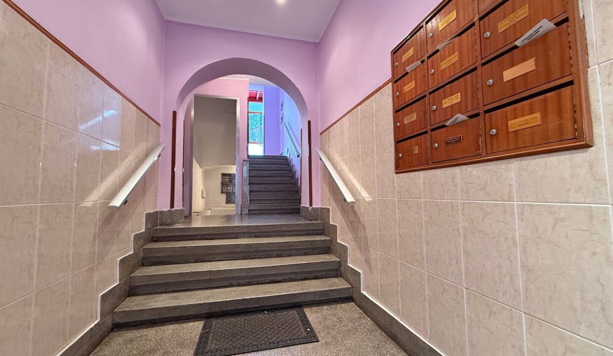 photo_5933986843076529948_y