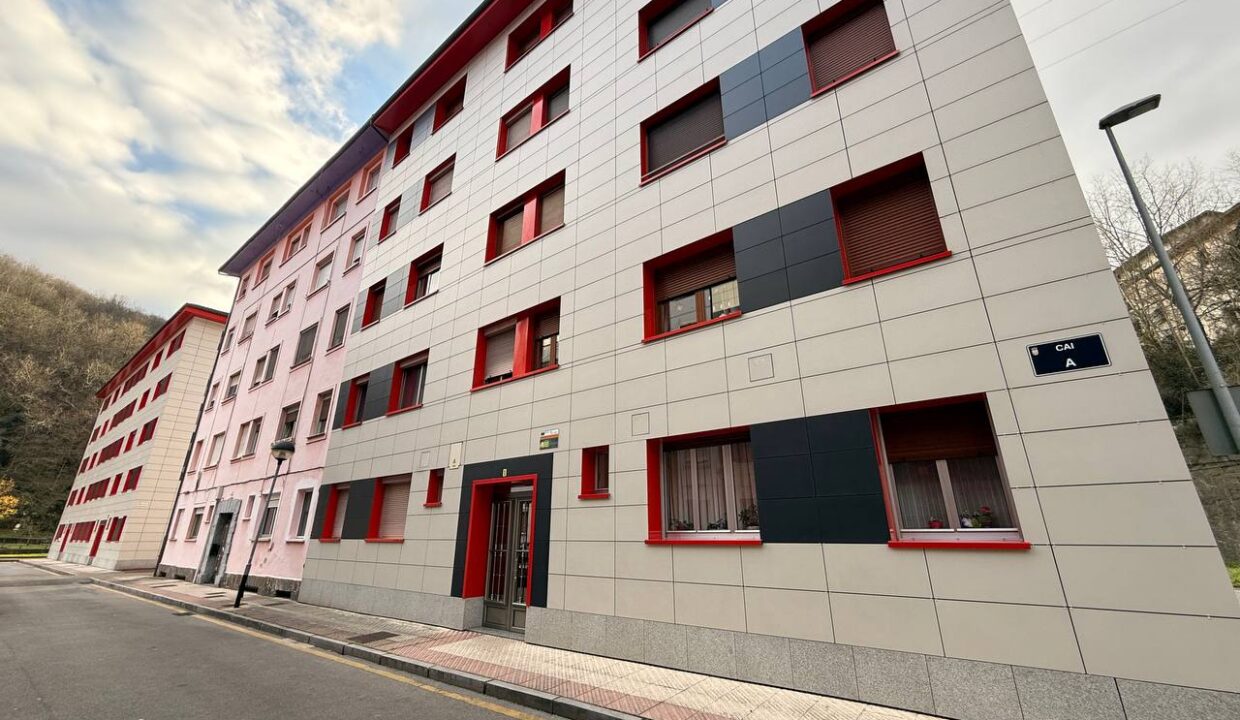 photo_5933986843076529950_y