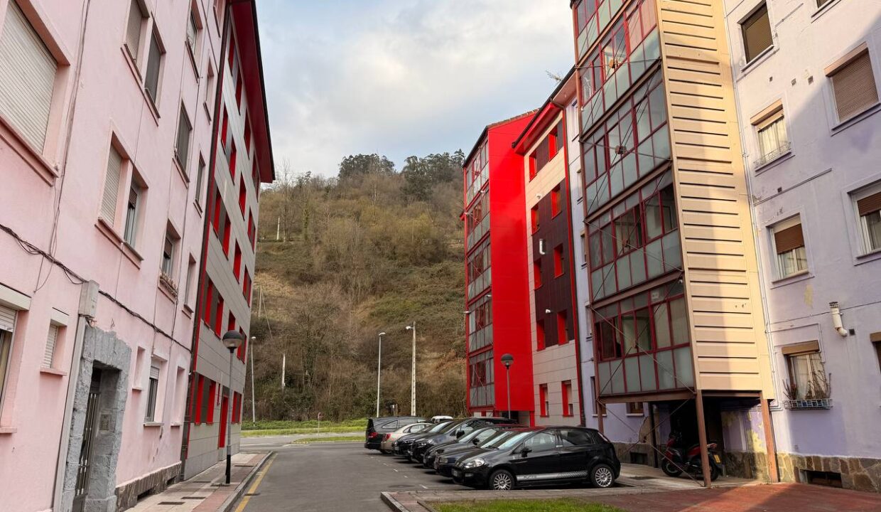 photo_5933986843076529954_y