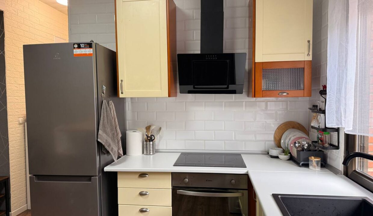 photo_5933986843076529957_y