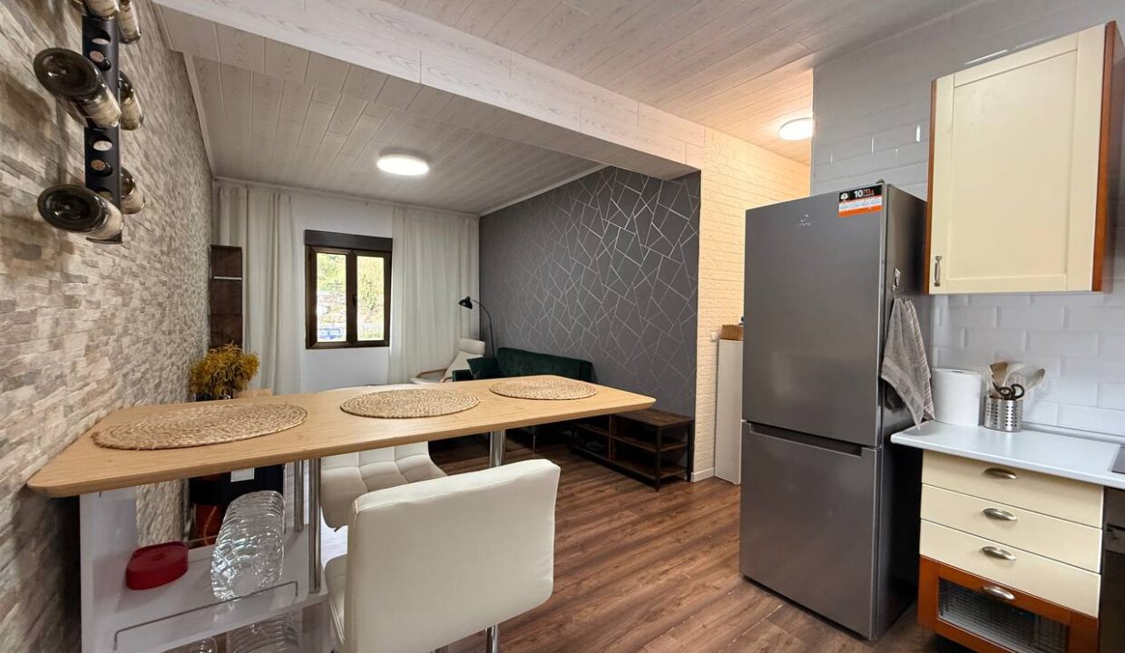 photo_5933986843076529958_y