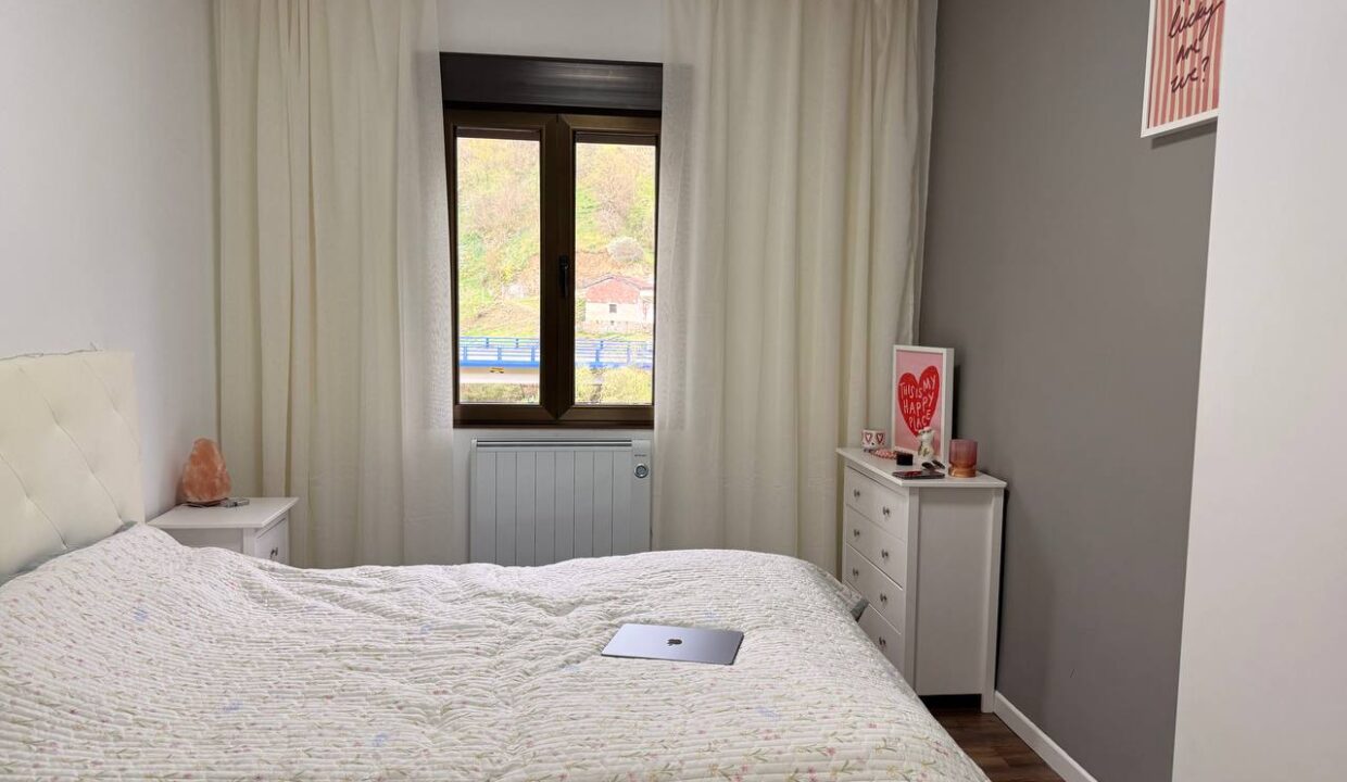 photo_5933986843076529961_y