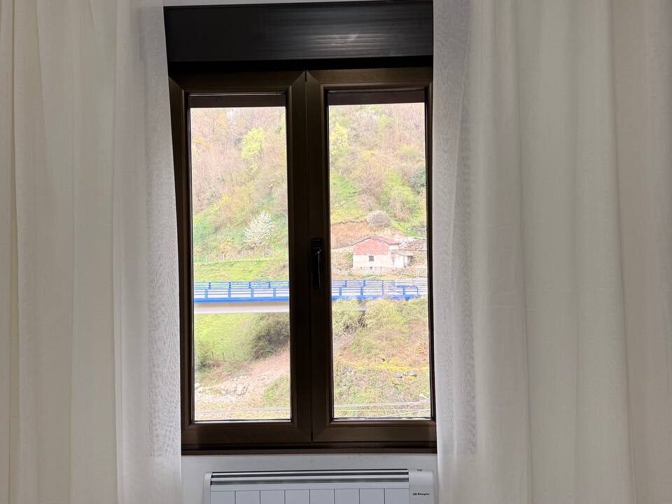 photo_5933986843076529962_y