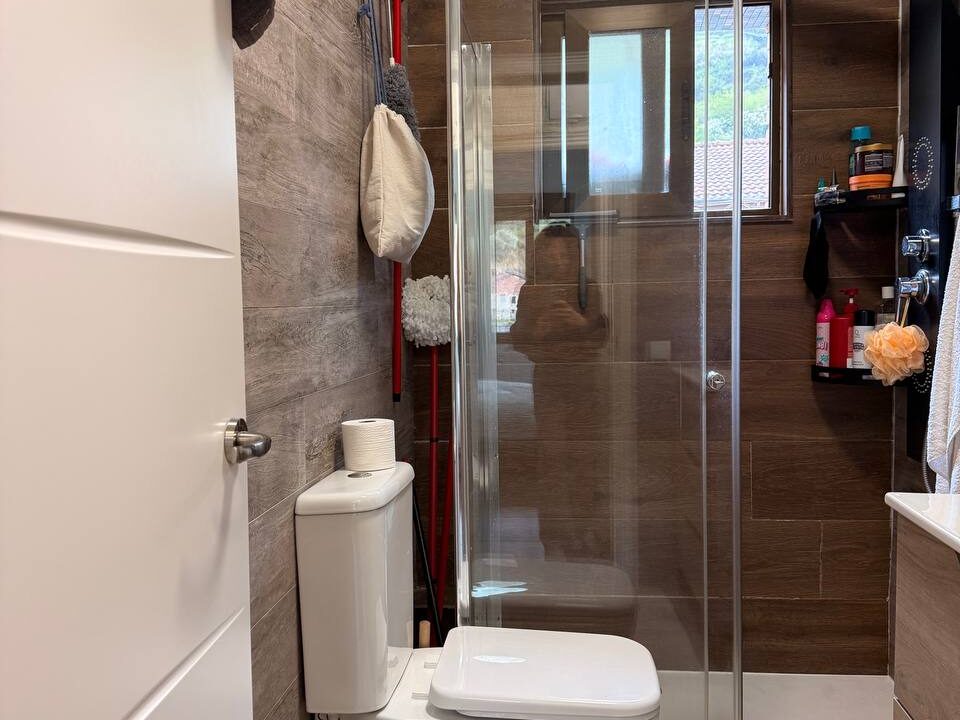 photo_5933986843076529963_y