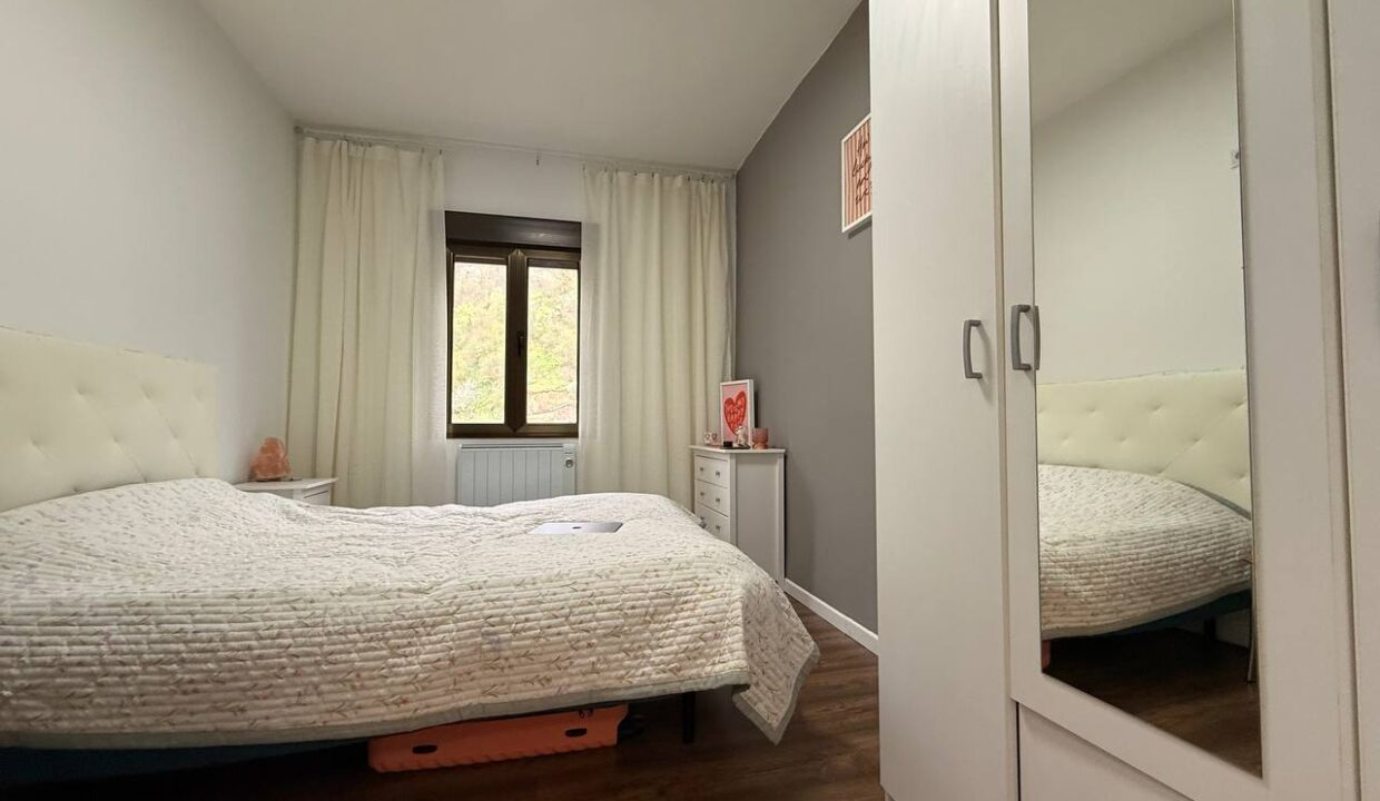 photo_5933986843076529966_y