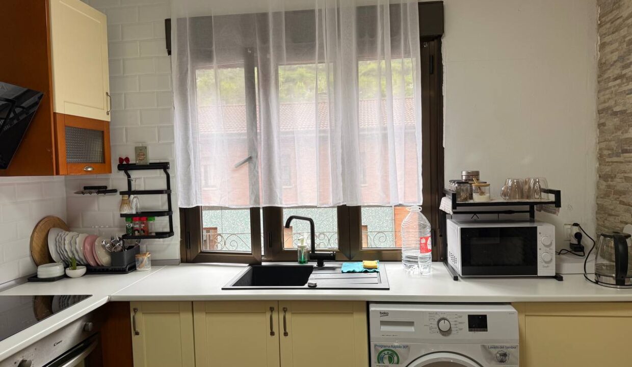 photo_5933986843076529967_y