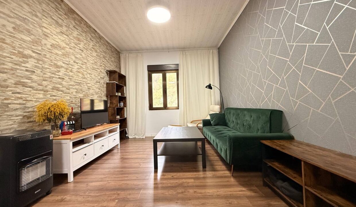 photo_5933986843076529971_y