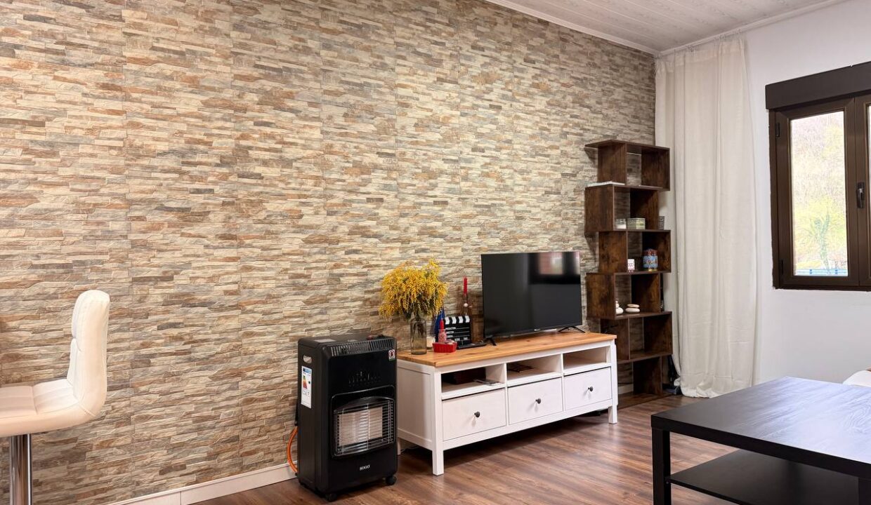 photo_5933986843076529972_y