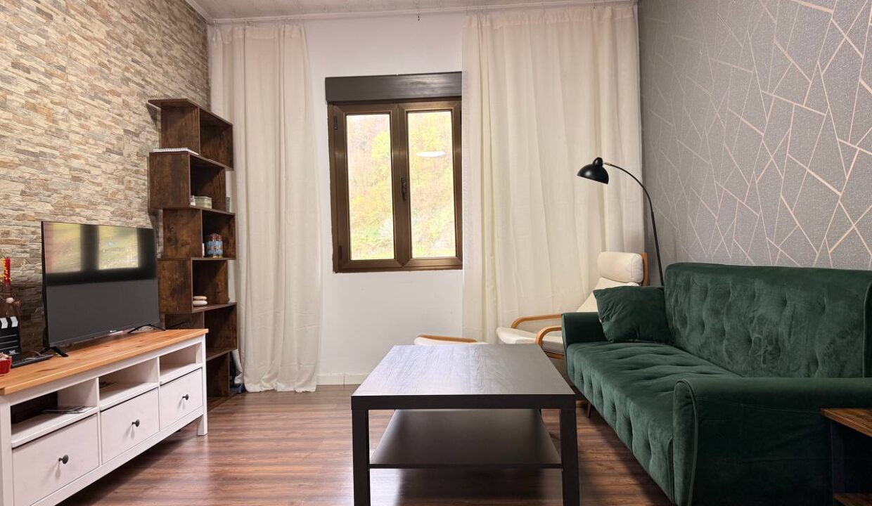 photo_5933986843076529973_y