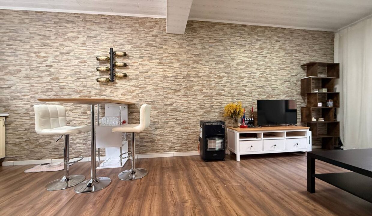 photo_5933986843076529975_y