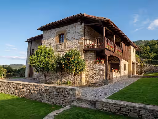 Casona solariega s. XVI con escudo heráldico y 6.000 m² de finca
