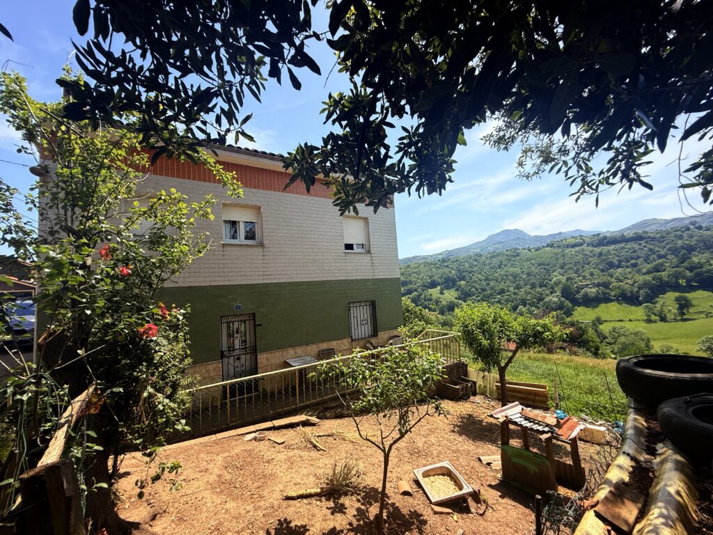 Detached villa with building estate and spectacular views in San Julián de Bimenes (photo 1 of 14)