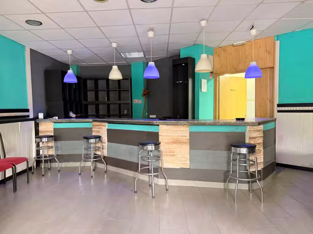 Local comercial en venta a 3 minutos del centro de Pola de Siero (foto 1 de 24)