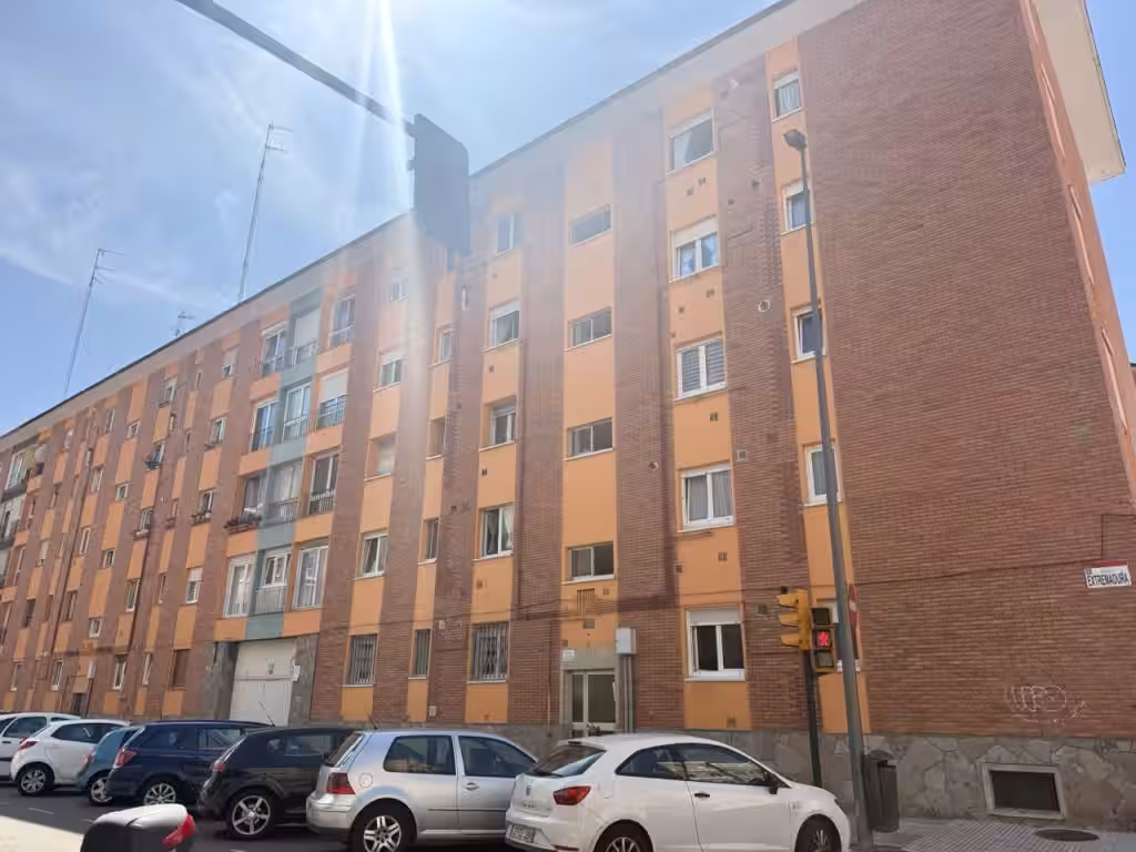 Refurbished apartment for sale in Pumarín, Gijón (photo 1 of 28)